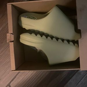 Yeezy slides resin
